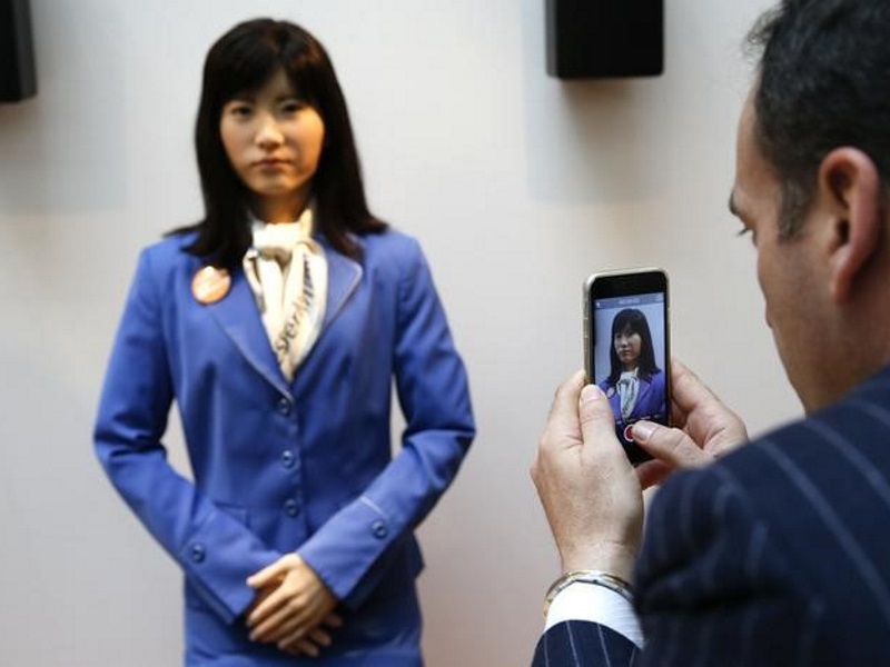 Robots Welcome Visitors to Berlin Travel Fair