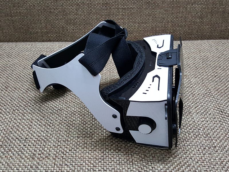 Converge VR Headset Offers the Best Glasses Free Cardboard Experience