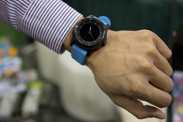 Meet Cookoo, Pebble competitor smart watch with a long battery life