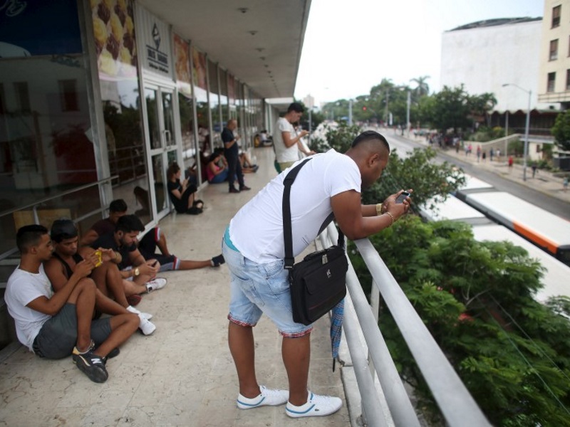 Relishing New Wi-Fi, Cuba's Young Clamor for More