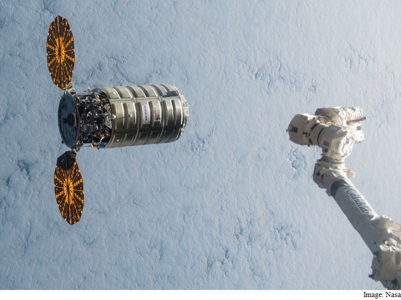 Capsule Full of Space Station Junk Makes Fiery Re-Entry