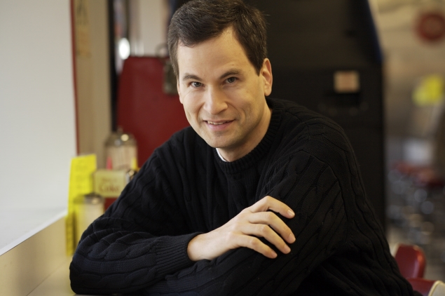Yahoo hires tech columnist Pogue to expand technology news offerings