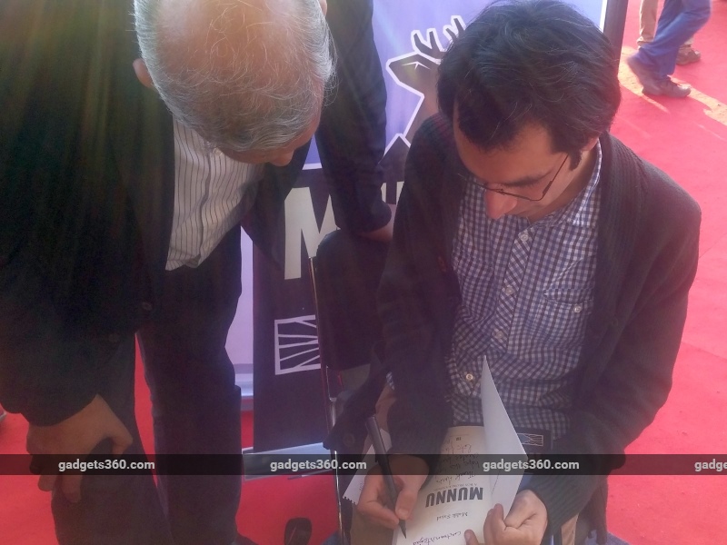 dcc_munnu_signing_wm.jpg