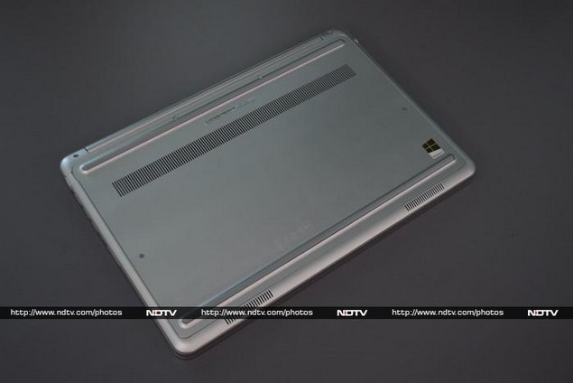 dell_inspiron_15_7000_series_rear_ndtv.jpg