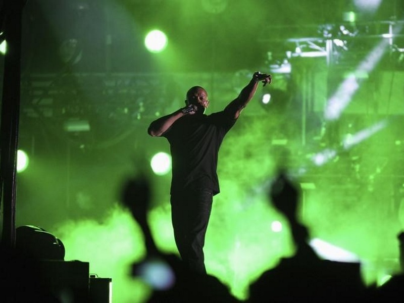Apple Defends Dr Dre After He Apologises to 'Women I've Hurt'