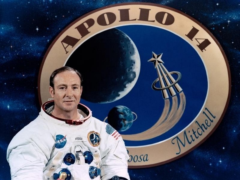 Astronaut Edgar Mitchell, Sixth Man to Walk on Moon, Dies at 85