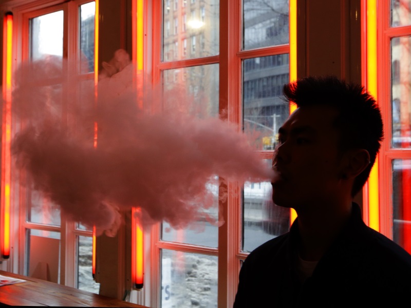 Teens Who Try E-Cigarettes More Likely to Start Smoking: US Study