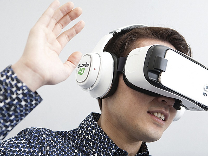 Samsung s Entrim 4D Headset Lets You Move in Virtual Reality