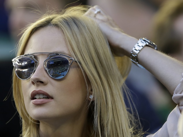 Soon, Eyeglasses That Can Turn Into Sunglasses at Will