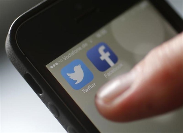 Facebook, Twitter slump reopens questions on tech bubble