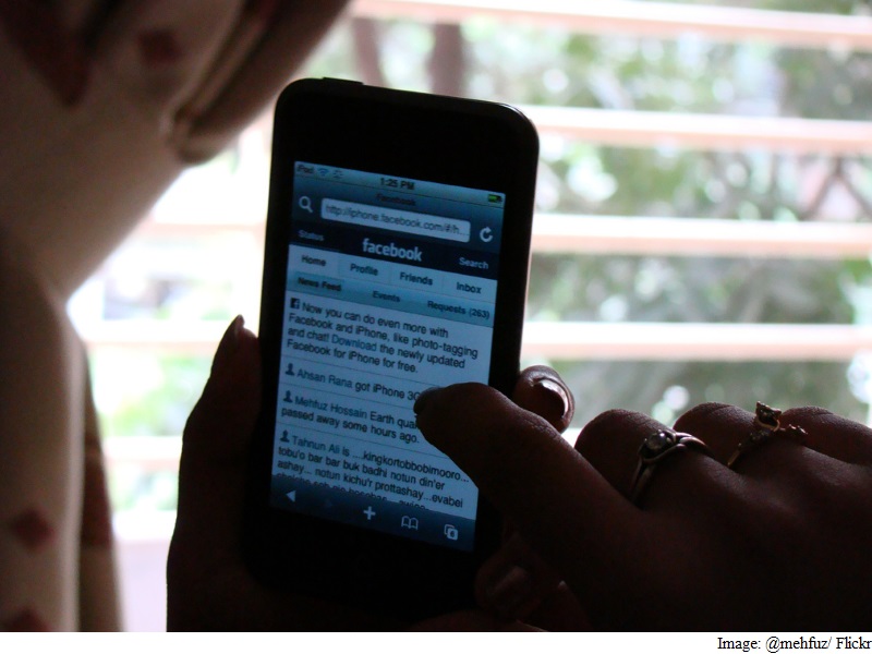 Bangladesh to Continue Ban on Facebook, WhatsApp for Security Reasons