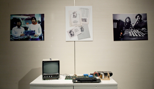 Vintage Apple-1 sells for record $671,400