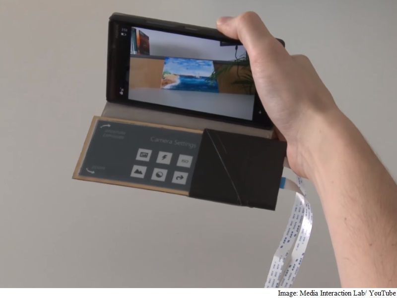 Microsoft's Prototype Smartphone Case Doubles Up as an E-Ink Display