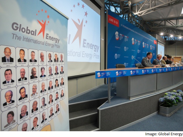 Falling Rouble Cuts Value of 'Electronic Noble' Prize for Recipients