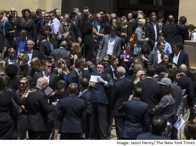 Charmed Leaders of Tech, and Poker Buddies, Gather to Mourn Dave Goldberg