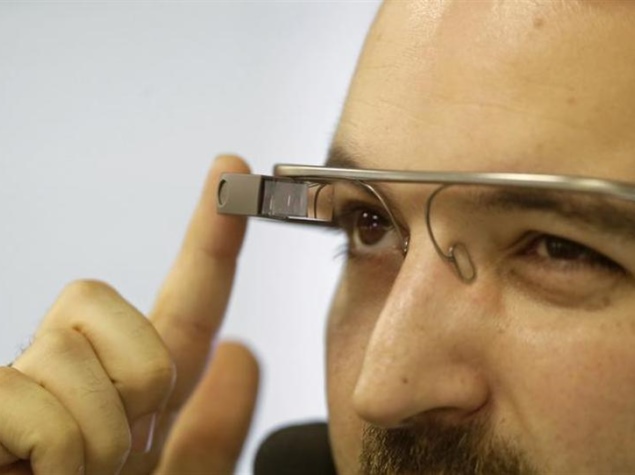 Google moves to defend right to use Glass while driving