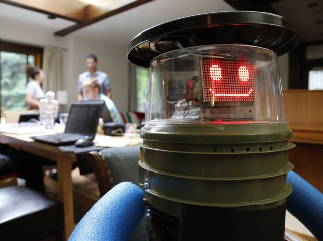 Hitchhiking Robot Embarking on Coast-to-Coast Tour Across US