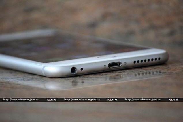 iPhone_6_Plus_bottom_ndtv.jpg