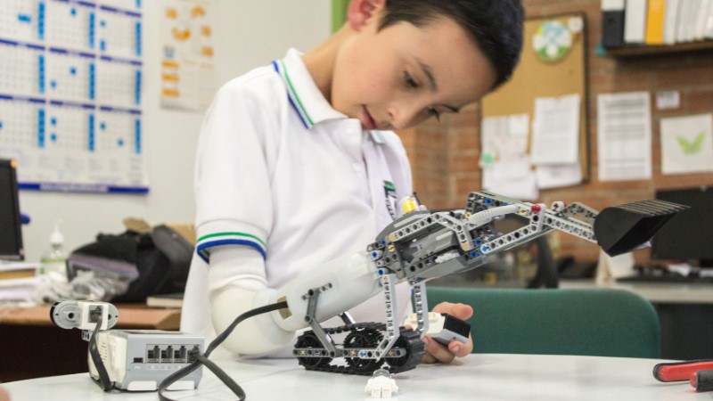 Lego Arm for Disabled Kids Wins Digital Innovation Prize