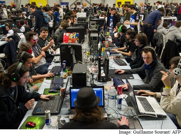 PC Shipments Resume Slide in Q1 2015: Surveys