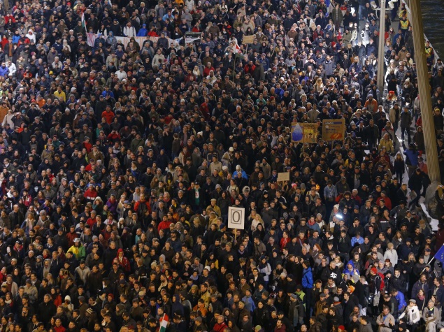 Around 100,000 Hungarians Rally for Democracy as Internet Tax Hits Nerve