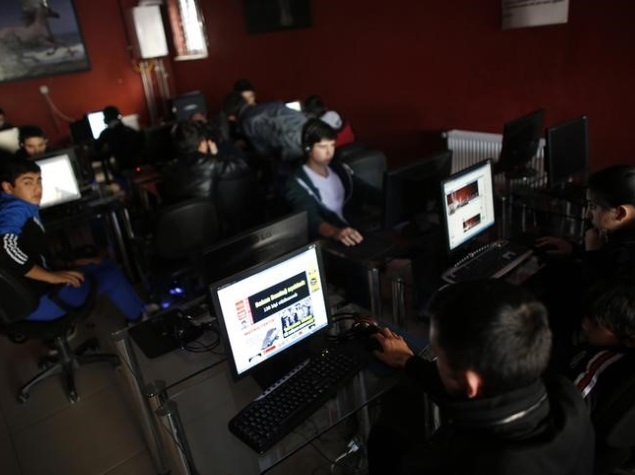 internet_users_at_cyber_cafe_reuters.jpg
