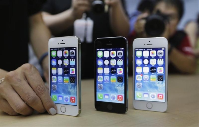 Apple revises quarterly forecast after selling new iPhones in record numbers