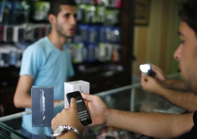 Apple considering move into mobile payments: Report