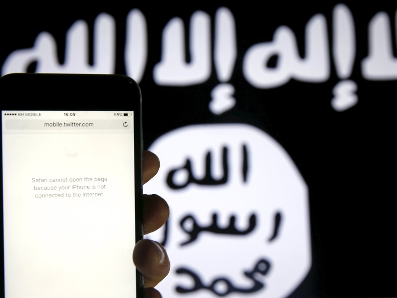 To Silence Propaganda, Iraq Seeks to Take Islamic State Offline
