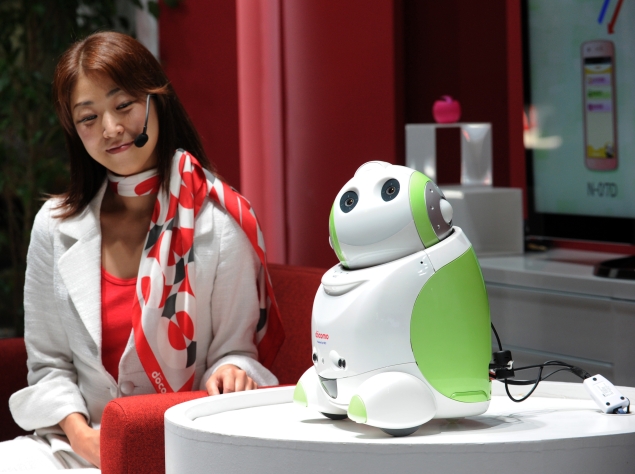 Researchers develop robot with better people skills