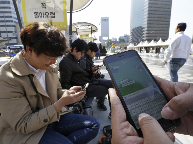 Mobile Chat Apps Line, Kakao Flourishing Among Young Asians