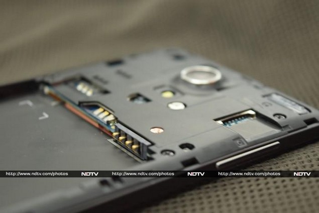 karbonn_titanium_octane_plus_slots_ndtv.jpg