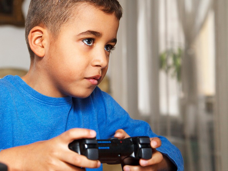 Teens who play online games perform better in school, study says