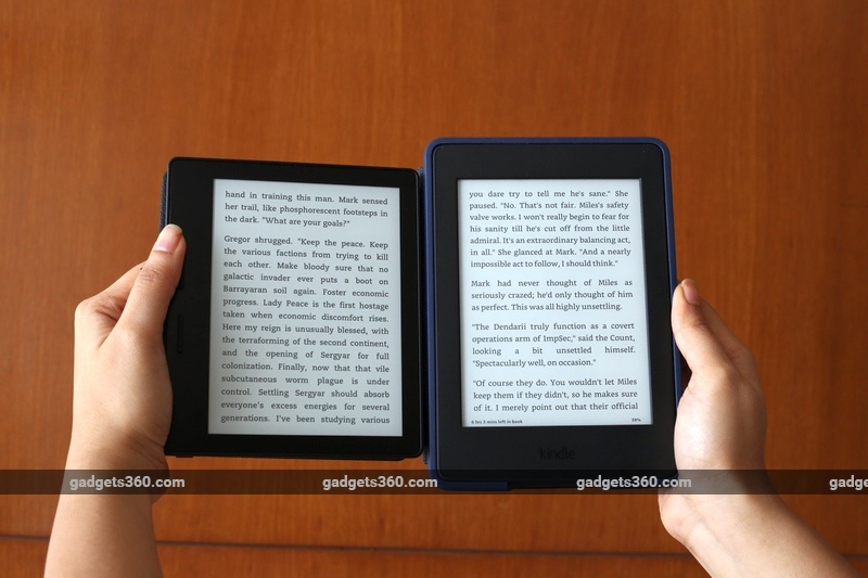 kindle_oasis_paperwhite_hands_gadgets_360.jpg