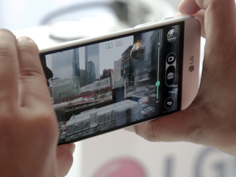 LG G5 Beats Samsung Galaxy S7, Xiaomi Mi 5 at MWC 2016