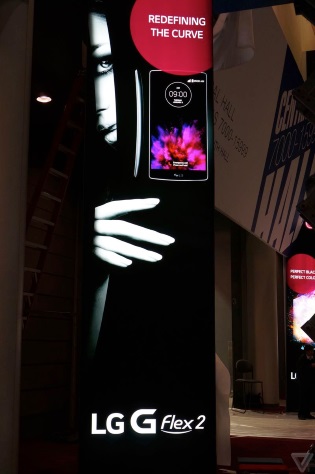 lg_g_flex_2_poster_ces_verge.jpg