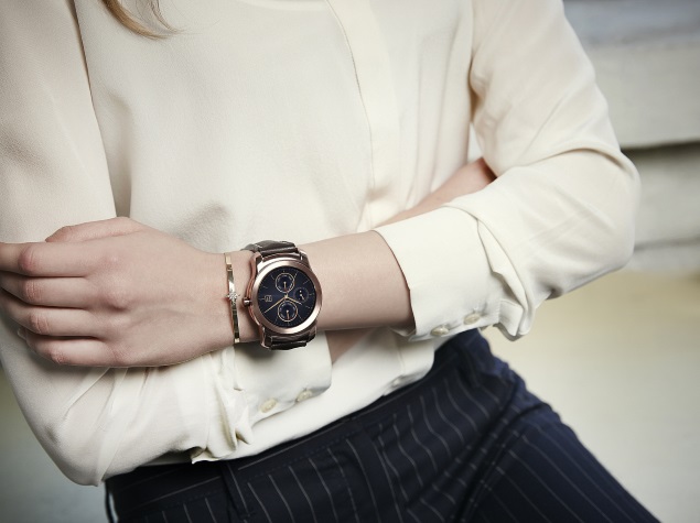 lg_watch_urbane_hands_press_image.jpg