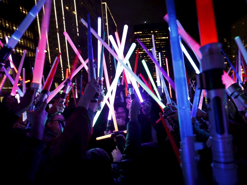 Star Wars: The Force Awakens Shatters Box Office Records Worldwide