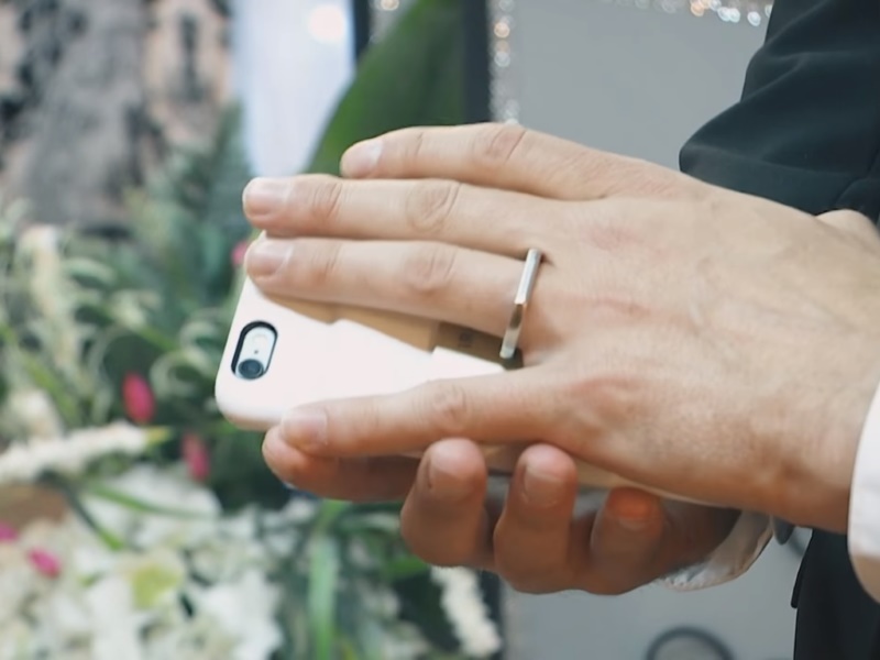 man_marrying_phone_screenshot.jpg