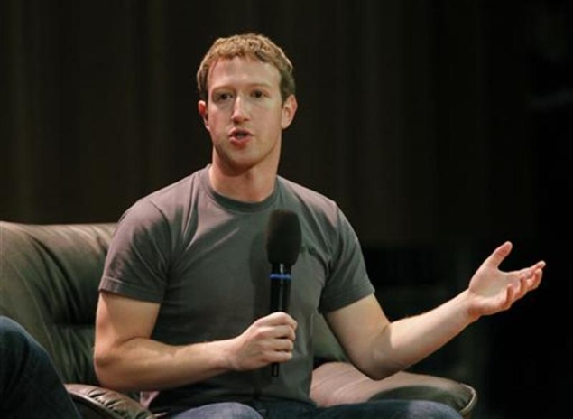 Facebook surprises all with mobile revenue growth