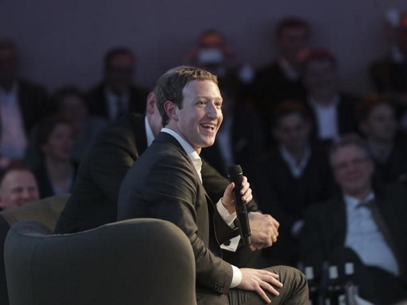 Facebook Investors Approve New Share Class to Keep Zuckerberg at Helm