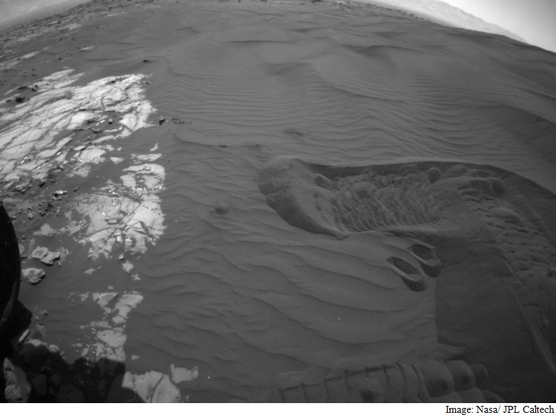 Nasa's Curiosity Rover Tastes Scooped, Sieved Sand on Mars
