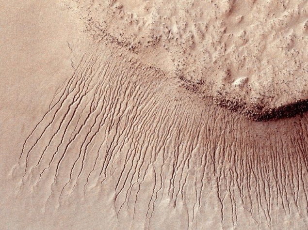 Dust-Covered Glaciers Found on Mars, Researchers Say