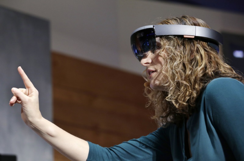 Microsoft's HoloLens Has Edge Over Google Glass: Study