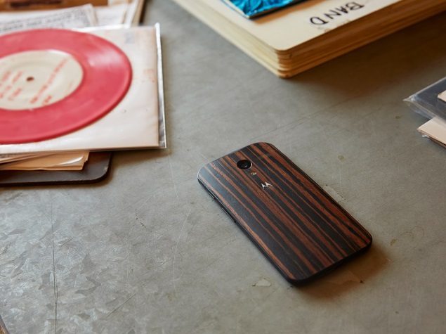 Moto X with Walnut rear finish now available at Rs. 25,999