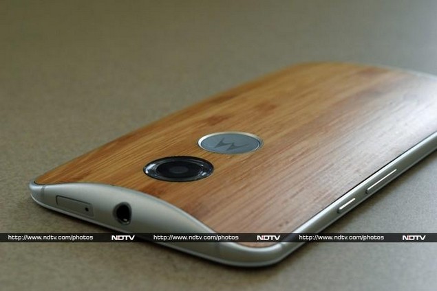 motorola_moto_x_(gen2)_rearcorner_ndtv.jpg