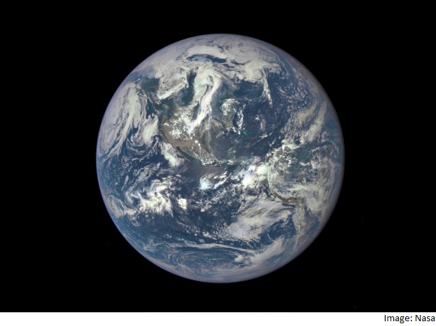 16 लाख किलोमीटर की दूरी से ली गई पृथ्वी की यह 'शानदार' तस्वीर