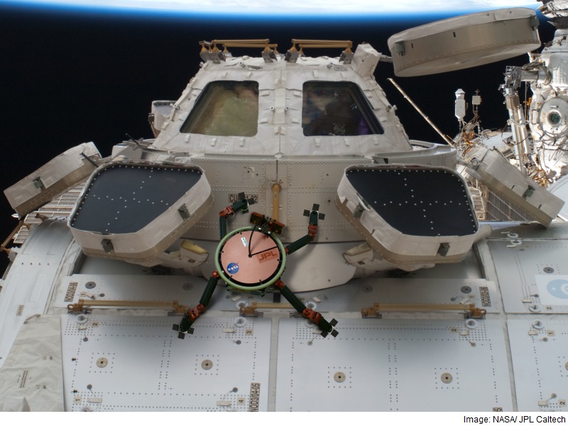 Nasa Testing Climbing Space Robot With Sticky Gecko Feet