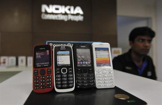 Feature phone sales fall for the first time in India: Report