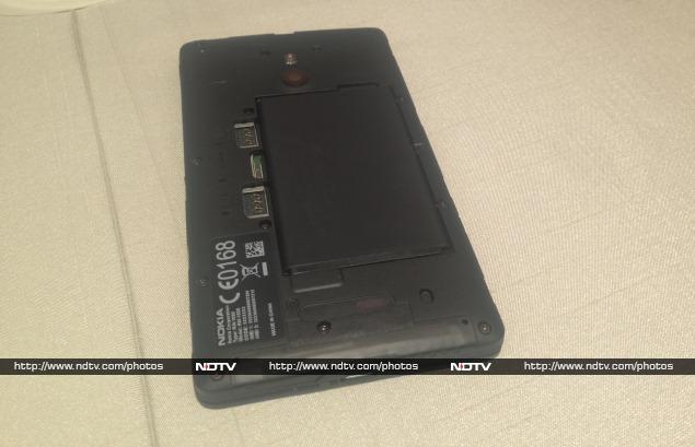 nokia_xl_rear_cover_removed_ndtv.jpg